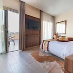 Leonardo Boutique 4* Larnaka