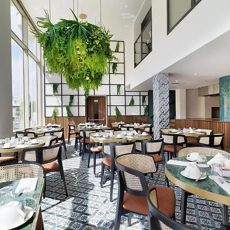 Leonardo Boutique 4* 라르나카