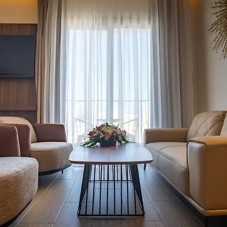 Leonardo Boutique 4* Larnaca