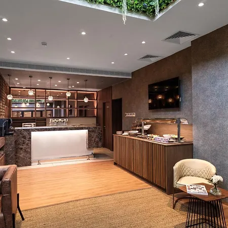 Leonardo Boutique מלון 4*