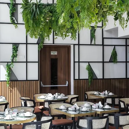 Leonardo Boutique 4* Larnaca