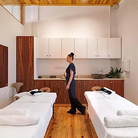 Leonardo Boutique Hotel 4*