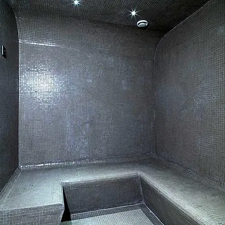 Leonardo Boutique Hotel 4*