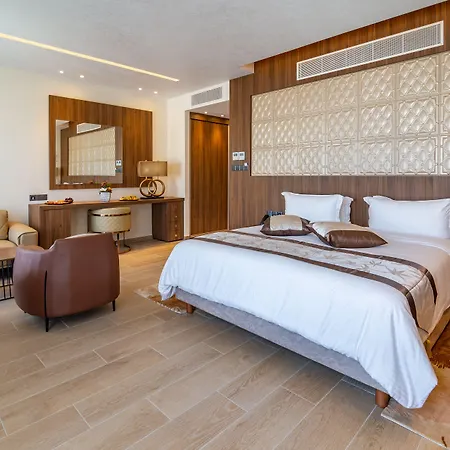 Leonardo Boutique Hotel 4*