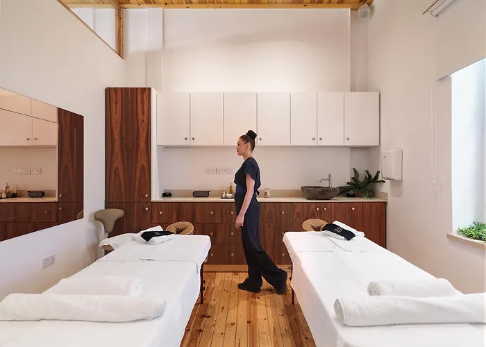 Leonardo Boutique Отель 4*